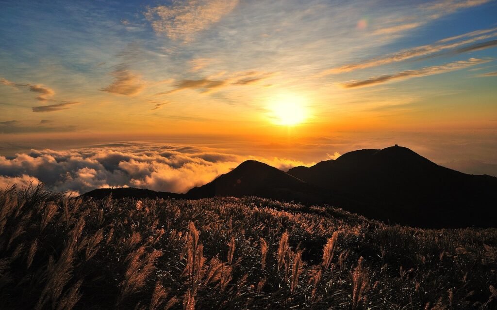 sunset, mountains, clouds-1117008.jpg